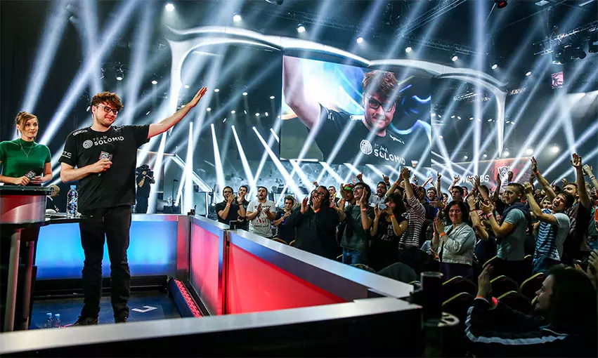 Faker、Uzi、Clearlove、Rookie、Doublelift：英雄联盟十大传奇选手的巅峰荣耀-leyu.乐鱼电竞